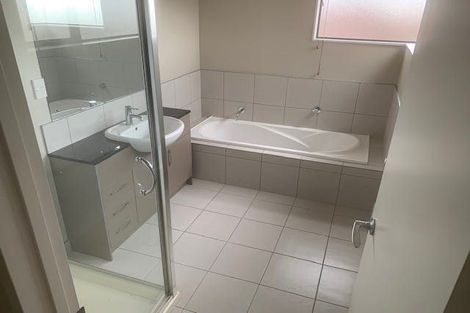 Photo of property in 28 Heidi Crescent, Flat Bush, Auckland, 2016