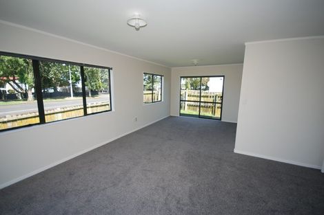 Photo of property in 32a Barneys Farm Road, Clendon Park, Auckland, 2103