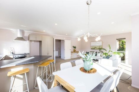 Photo of property in 10 Mcewen Crescent, Riverstone Terraces, Upper Hutt, 5018