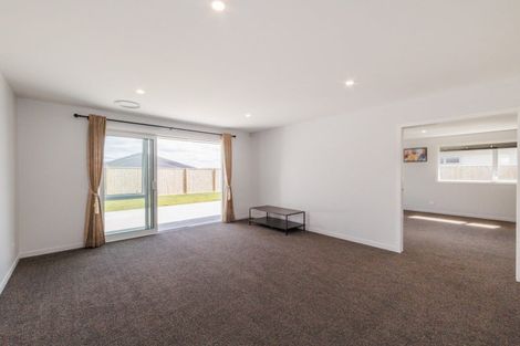 Photo of property in 47 Atlantic Drive, Fitzherbert, Palmerston North, 4410