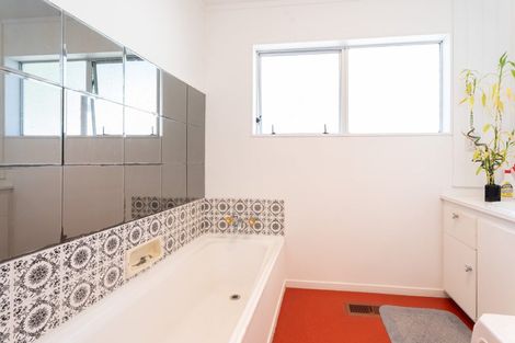 Photo of property in 68 Fyvie Avenue, Tawa, Wellington, 5028