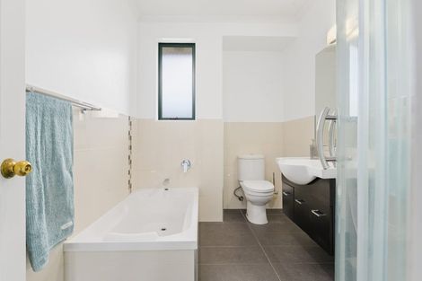 Photo of property in 19 Waiwherowhero Drive, St Andrews, Hamilton, 3200