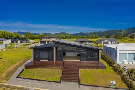 Photo of property in 14 Lady Jocelyn Place, Whitianga, 3510