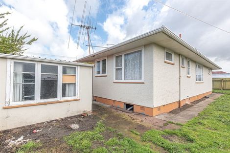 Photo of property in 10 Mosston Road, Castlecliff, Whanganui, 4501