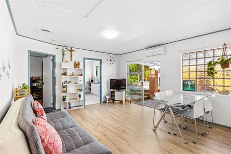 Photo of property in 347a Triangle Road, Massey, Auckland, 0614