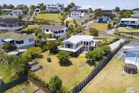 Photo of property in 24 Seaview Road, Cable Bay, 0420