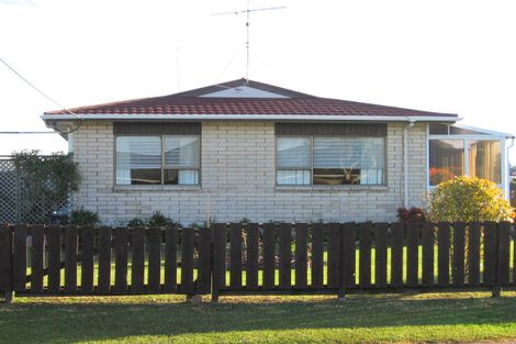 Photo of property in 2/26 Hatton Road, Orewa, 0931