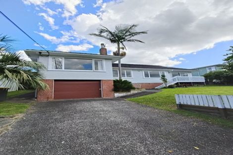 Photo of property in 9 Wakeling Avenue, Te Atatu South, Auckland, 0610