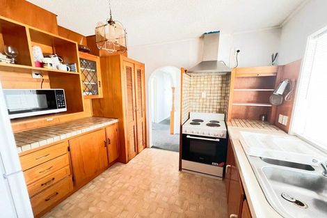 Photo of property in 10 Oxford Road, Manurewa, Auckland, 2102