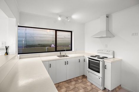 Photo of property in 4/476 Devon Street East, Strandon, New Plymouth, 4312