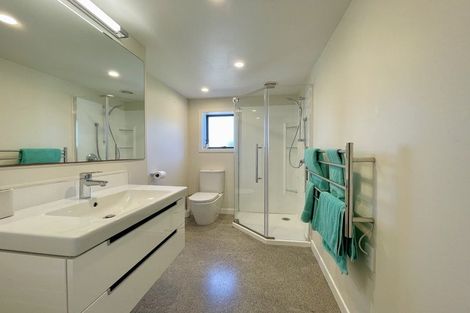 Photo of property in 2/5 Howard Road, Northcote, Auckland, 0627