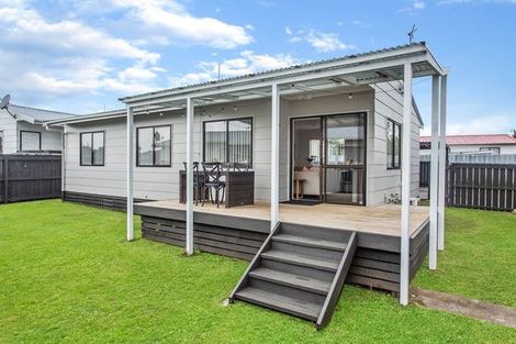Photo of property in 1/13 Maplesden Drive, Clendon Park, Auckland, 2103