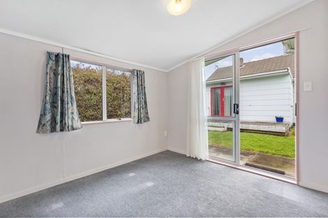 Photo of property in 27 Ashford Avenue, Hokowhitu, Palmerston North, 4410