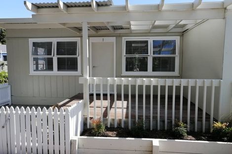 Photo of property in 2/35 Glenvar Road, Torbay, Auckland, 0630