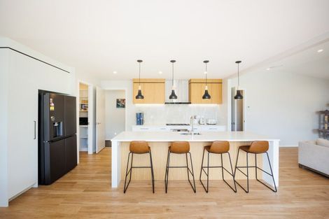 Photo of property in 27 Coutts Way, Fitzherbert, Palmerston North, 4410