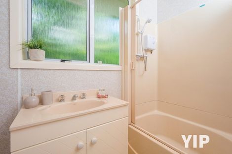 Photo of property in 8 Link Road, Newlands, Wellington, 6037