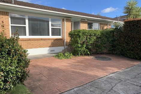 Photo of property in 2/11 Wicklow Road, Narrow Neck, Auckland, 0622