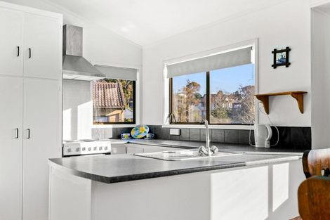 Photo of property in 26 Adam Sunde Place, Glen Eden, Auckland, 0602