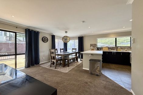 Photo of property in 2 Opurere Grove, Tirohanga, Lower Hutt, 5010