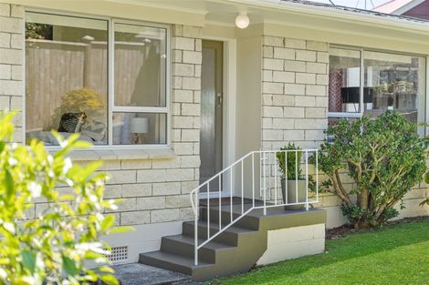 Photo of property in 2/79 Moore Street, Hillcrest, Auckland, 0627