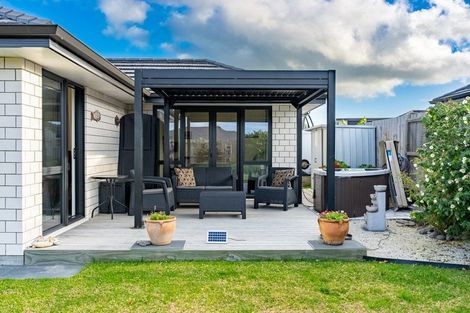 Photo of property in 4 Te Taniwha Road, One Tree Point, 0118