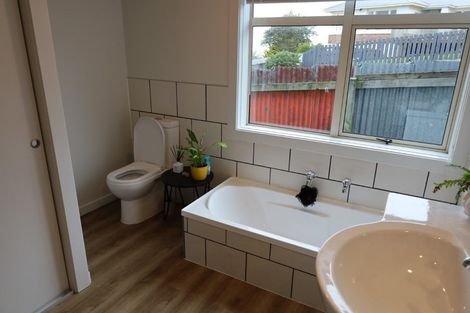 Photo of property in 2 Middleton Road, Kew, Dunedin, 9012