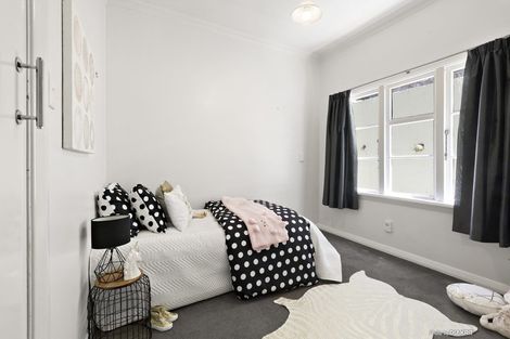 Photo of property in 122 The Parade, Island Bay, Wellington, 6023