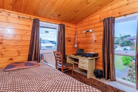 Photo of property in 60 Carlisle Road, Browns Bay, Auckland, 0630