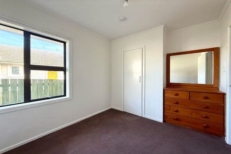Photo of property in 6 Durham Street, Te Atatu Peninsula, Auckland, 0610