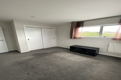 Photo of property in 61 Tamworth Crescent, Newlands, Wellington, 6037