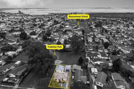 Photo of property in 367 Roscommon Road, Clendon Park, Auckland, 2103