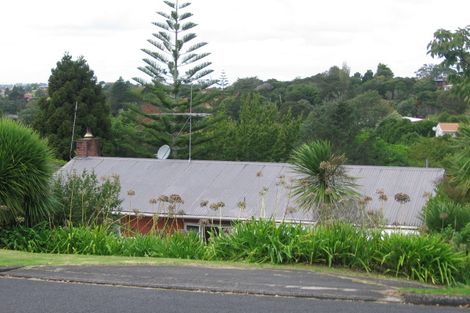 Photo of property in 42 West Lynn Road, Titirangi, Auckland, 0604