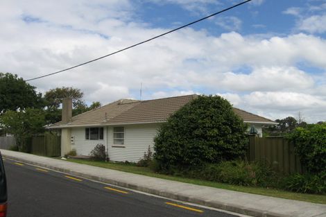 Photo of property in 11 Phillip Parade, Forrest Hill, Auckland, 0620