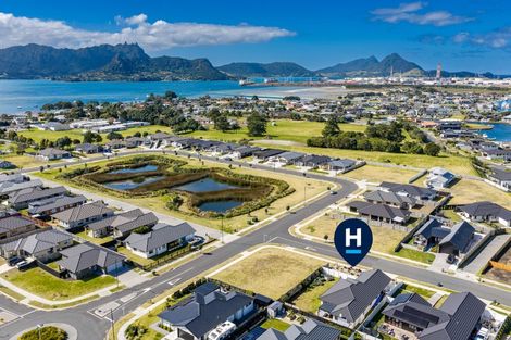Photo of property in 4 Te Taniwha Road, One Tree Point, 0118