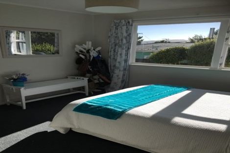 Photo of property in 32 Oswald Crescent, Paparangi, Wellington, 6037