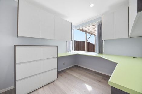 Photo of property in 10 Lupetti Rise, West Harbour, Auckland, 0618