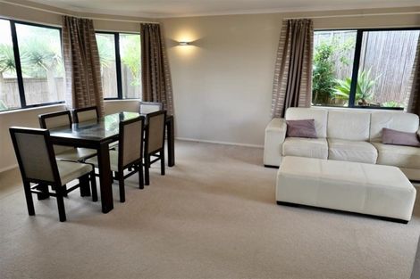 Photo of property in 11 Cognac Place, Henderson, Auckland, 0612