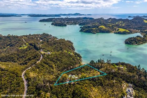 Photo of property in 104 Te Wahapu Road, Russell, 0272