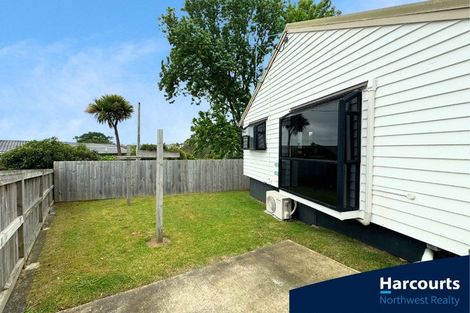 Photo of property in 39 Jaemont Avenue, Te Atatu South, Auckland, 0610