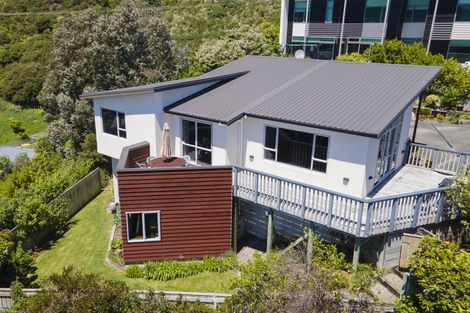 Photo of property in 27 Endeavour Drive, Whitby, Porirua, 5024