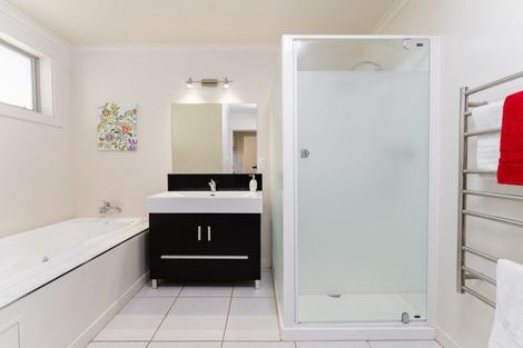 Photo of property in 54 Easther Crescent, Kew, Dunedin, 9012