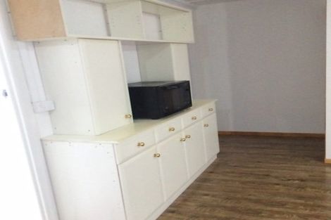 Photo of property in 2 Easton Park Parade, Glenfield, Auckland, 0629