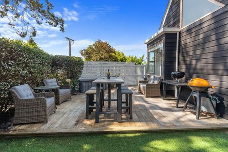 Photo of property in 1/82 Knights Road, Rothesay Bay, Auckland, 0630