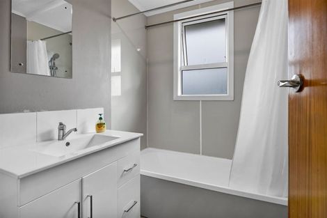 Photo of property in 21 Castle Street, Eltham, 4322