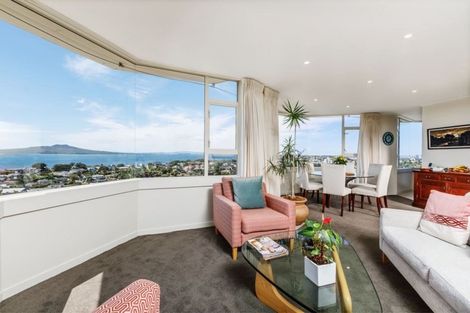 Photo of property in 10/90 Kitchener Road, Milford, Auckland, 0620