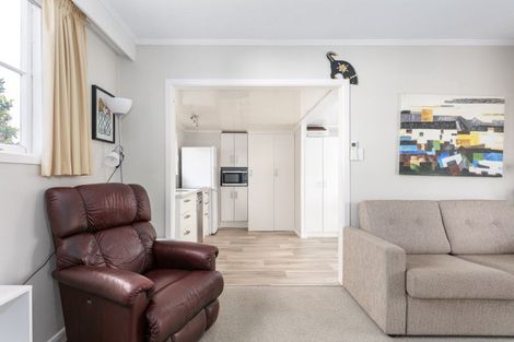 Photo of property in Orange Grove Flats, 2/549 Childers Road, Te Hapara, Gisborne, 4010