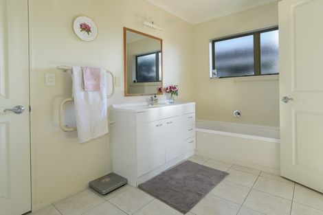 Photo of property in 379b Devonport Road, Tauranga South, Tauranga, 3112