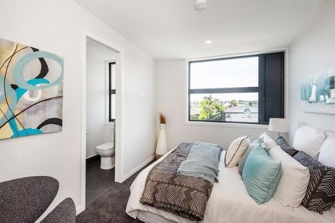 Photo of property in 5/4165 Great North Road, Glen Eden, Auckland, 0602