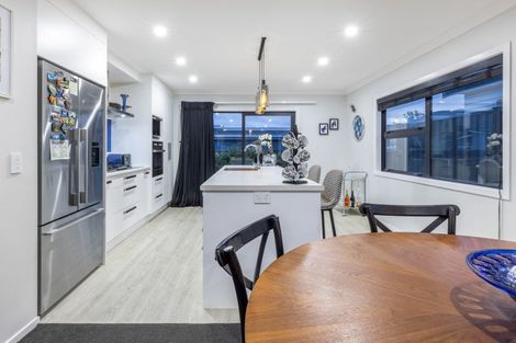 Photo of property in 39 Karearea Avenue, Kenepuru, Porirua, 5022