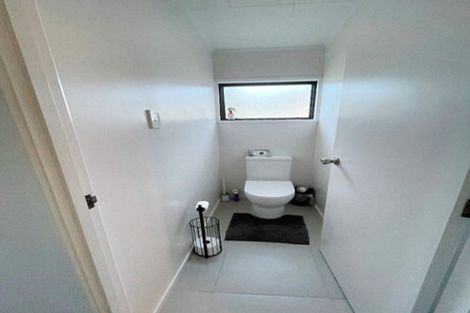 Photo of property in 2/1 Landsdale Place, Massey, Auckland, 0614